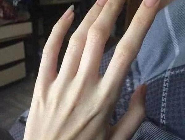 Such Girl Oder Frau Mit Solchen Schoenen Haenden Fuer Mehrmalige Treffs - foto 4