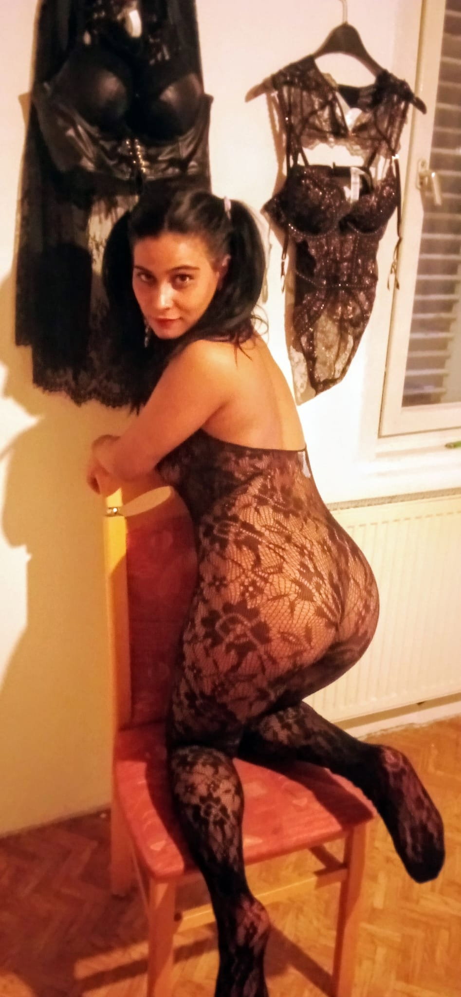 Young Hot Viki - photo 1