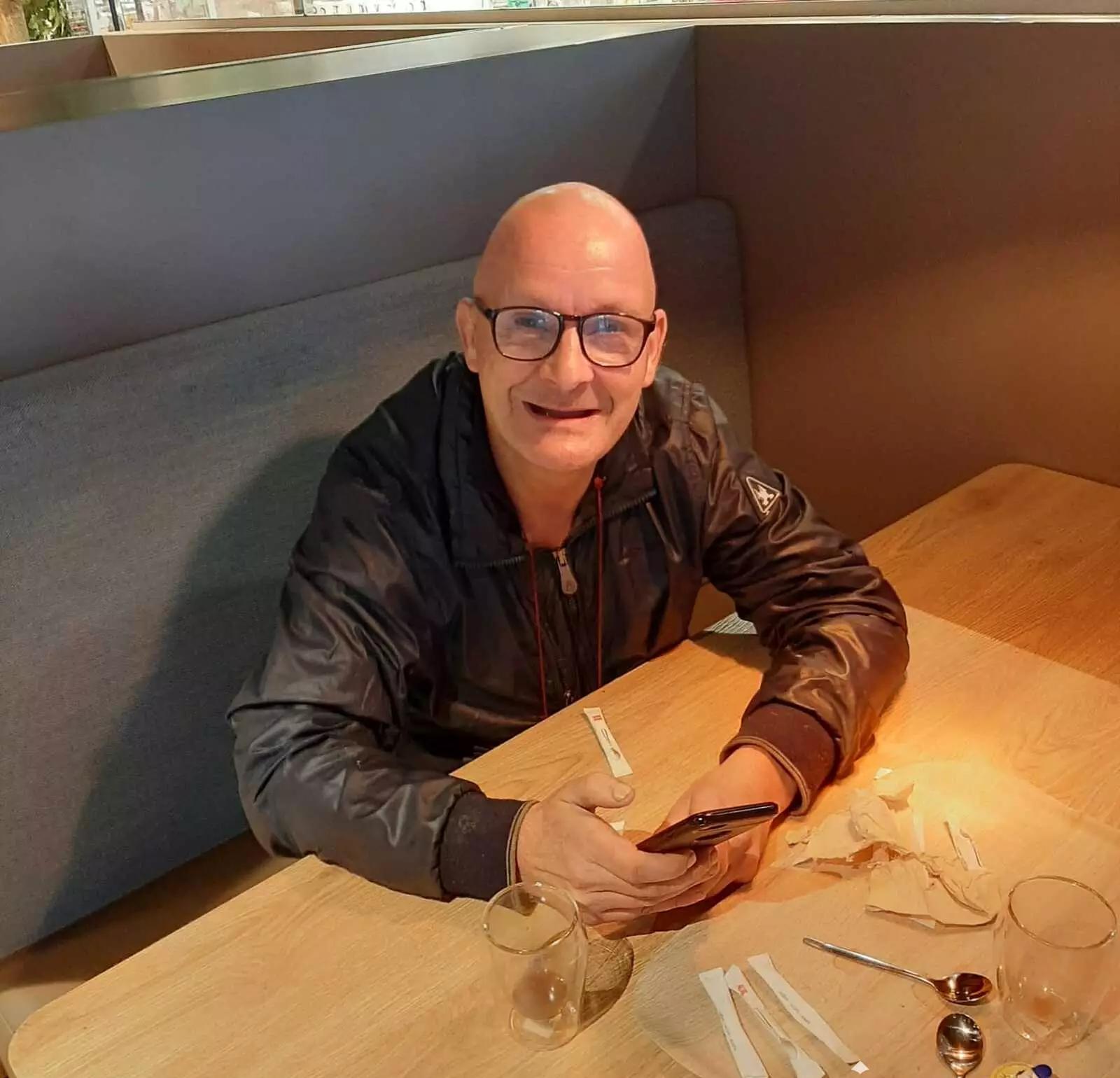 Gigilo Slaaf Eriq Biedt Zich Aan - photo 2