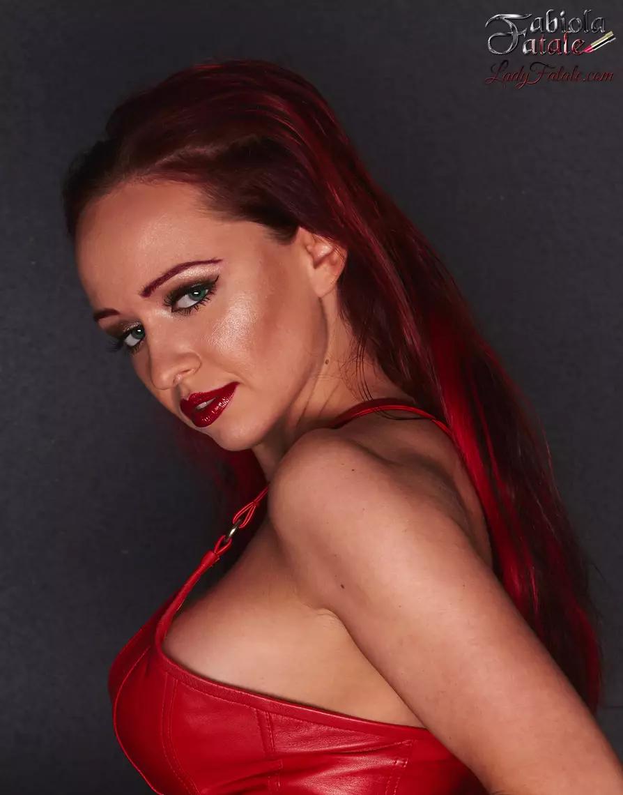 Lady Fatale Sensuele En Elegante Nederlandse Dominante Dame - photo 29