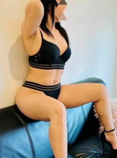 Emelie Brandneu - foto 3