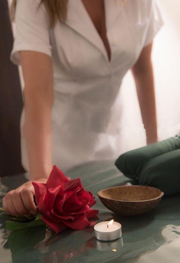 Angela Verfuehrerische Erotik Masseurin - foto 4