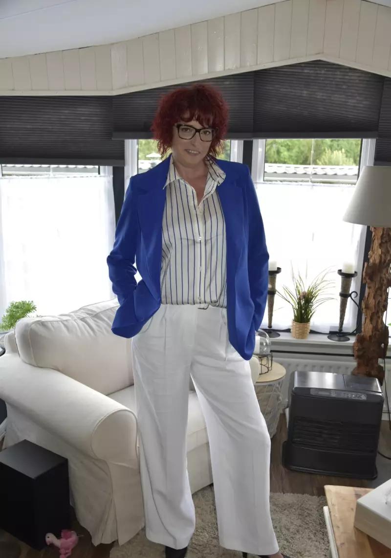 Vlaamse Bi Milf En Airco Staat Aan - photo 22