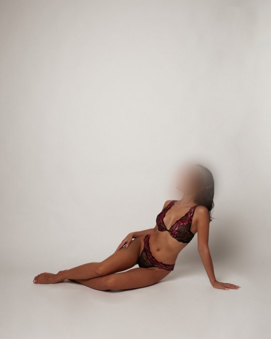 Adeline - photo 6