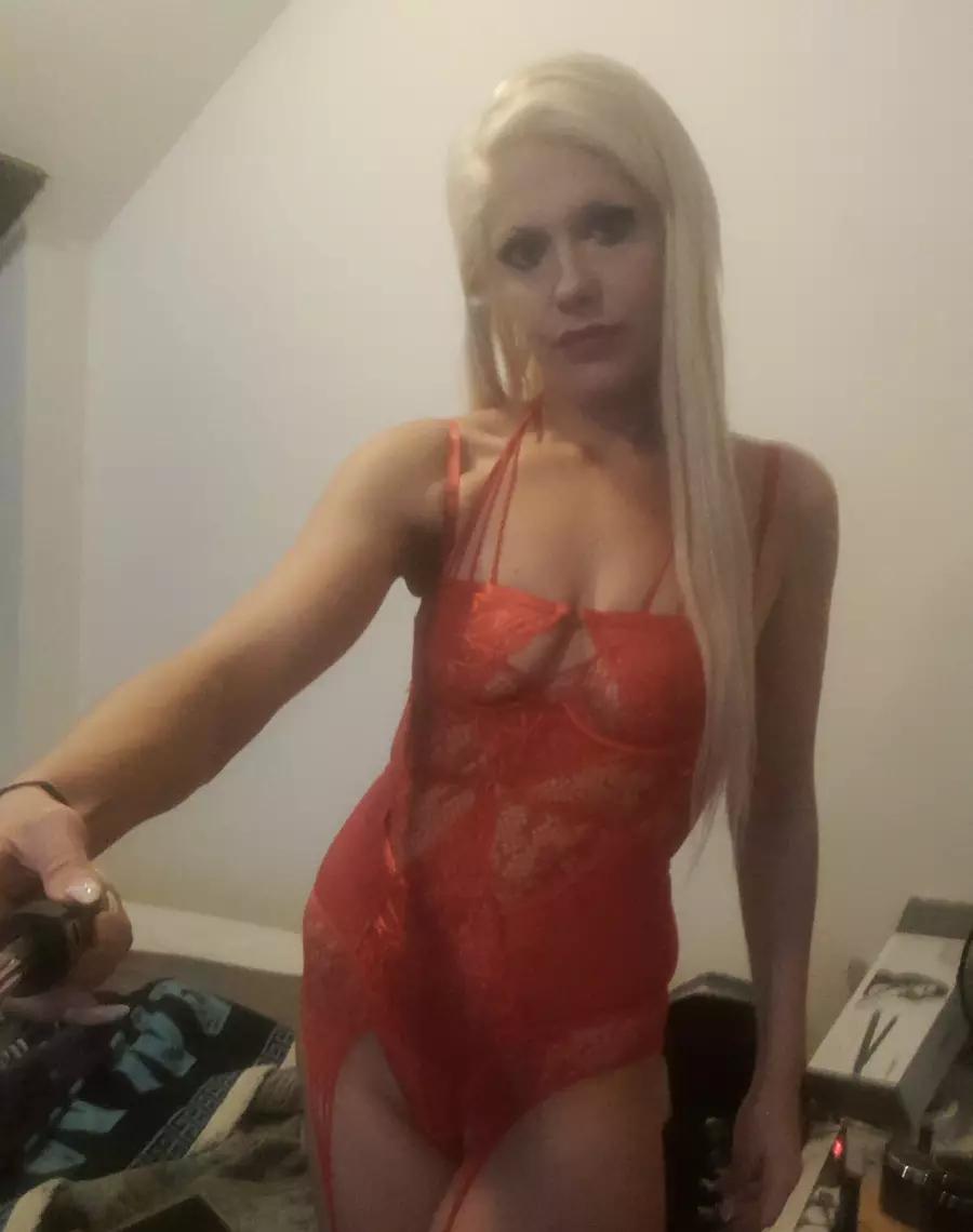 Geile Blonde Candy Is Opzoek Naar Een Spannende Date - foto 8