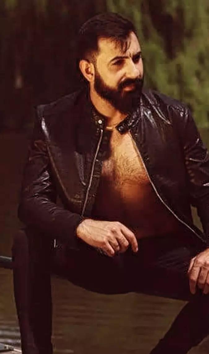 Gay Guy - photo 1