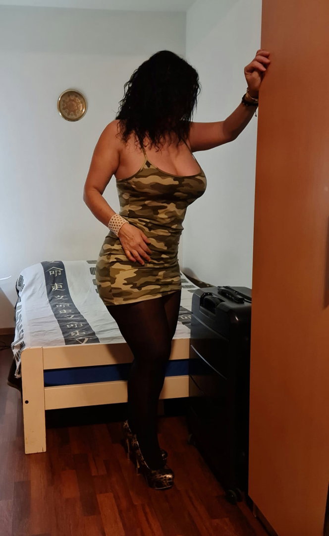 Milf Latina In Derendingen - photo 3