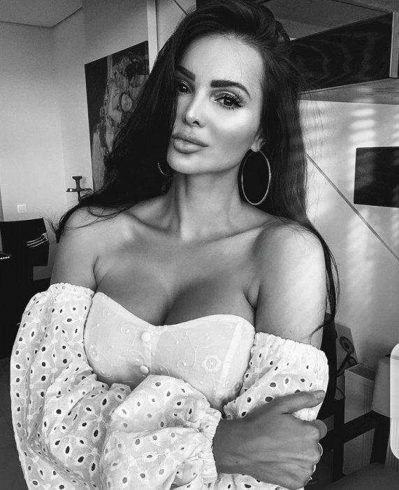 Karolina - photo 2