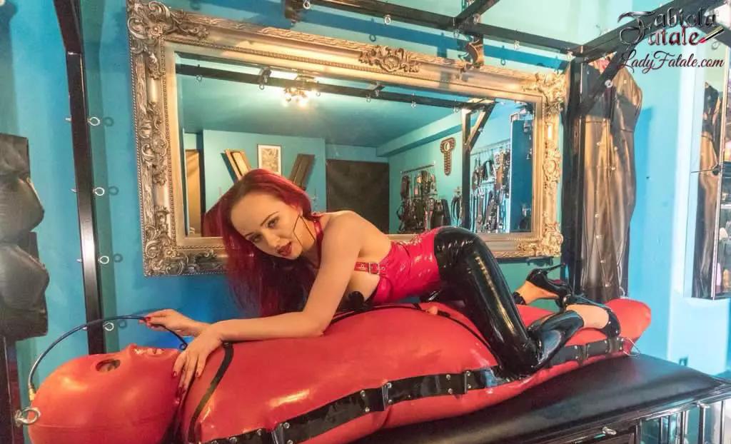 Lady Fatale Sensuele En Elegante Nederlandse Dominante Dame - photo 12