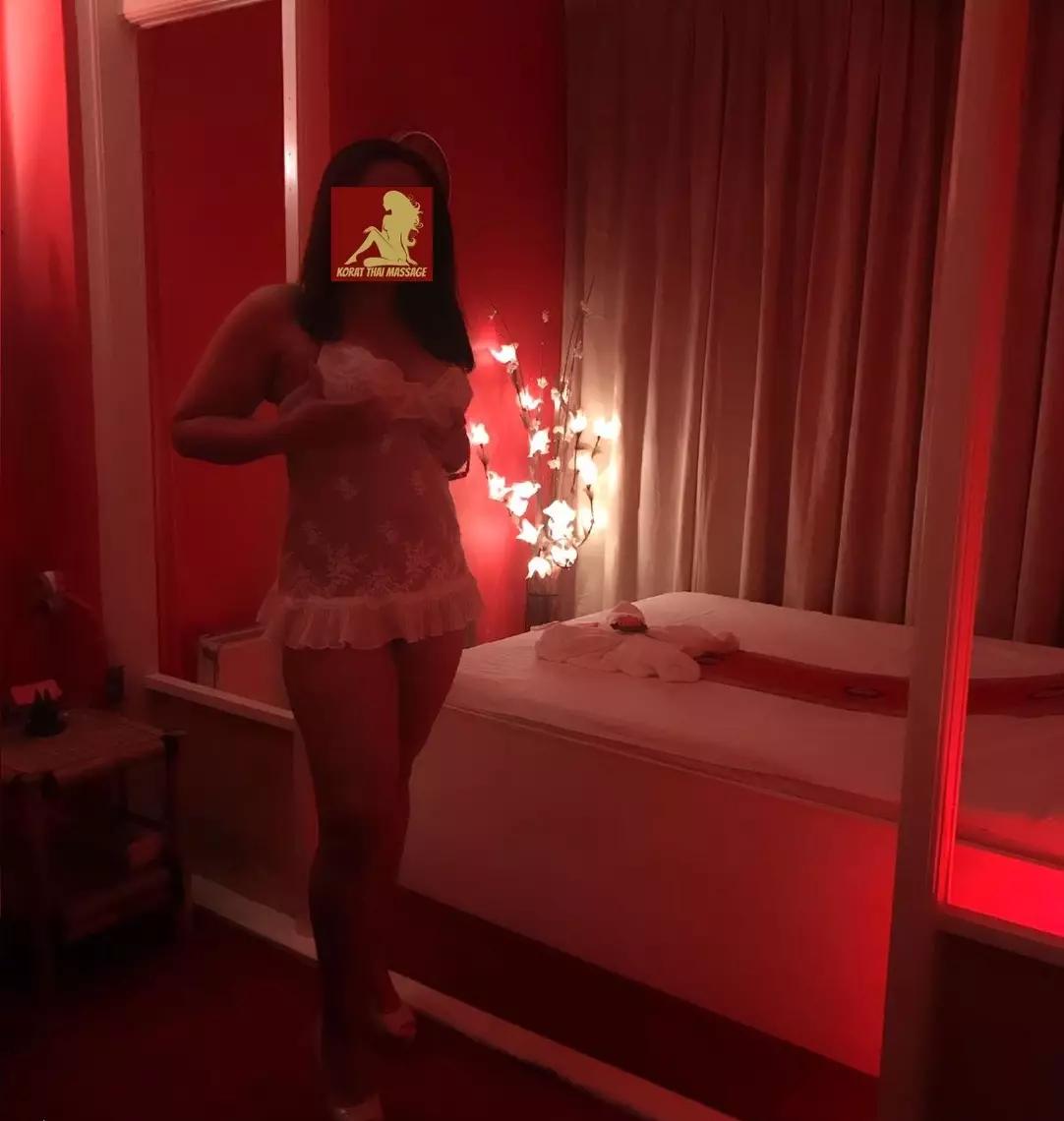Hete Latina Pamela Geeft Erotische Massage Bij Korat - foto 4