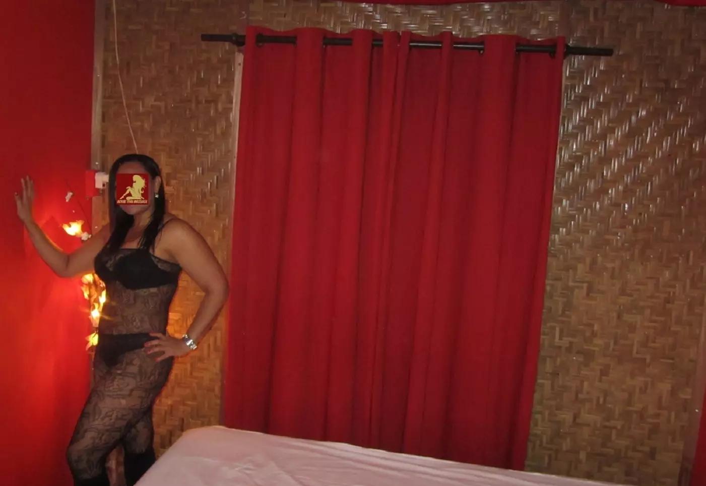 Hete Latina Pamela Geeft Erotische Massage Bij Korat - foto 2