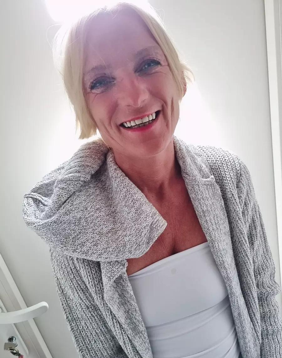 Ana Skinny Geil Sletje Extreem Anaal Mogelijk Plasjes - foto 1