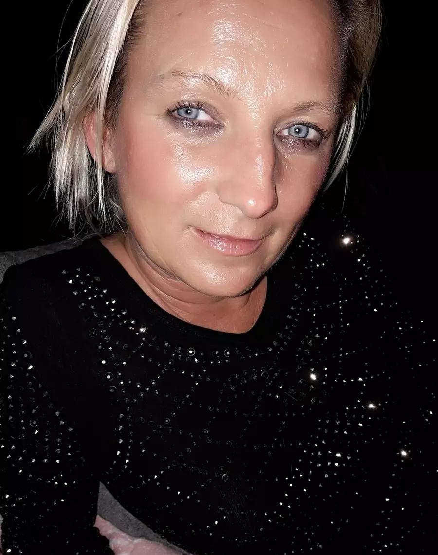 Ana Skinny Geil Sletje Extreem Anaal Mogelijk Plasjes - foto 8