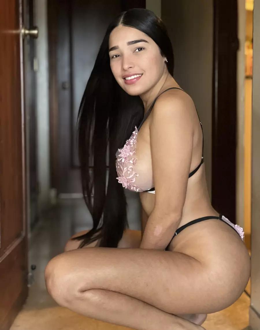 Latina Hot Xiomara - photo 9