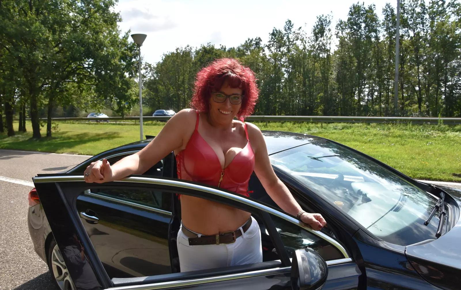 Vlaamse Bi Milf En Airco Staat Aan - photo 19