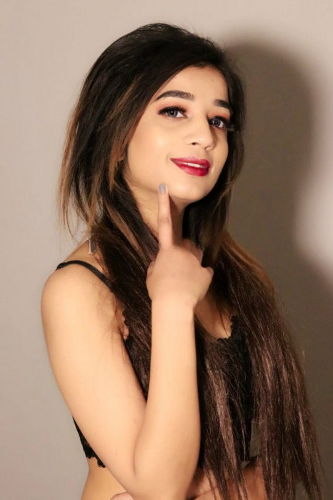 Riya K - foto 3