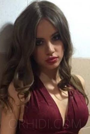 Bella Young - photo 1