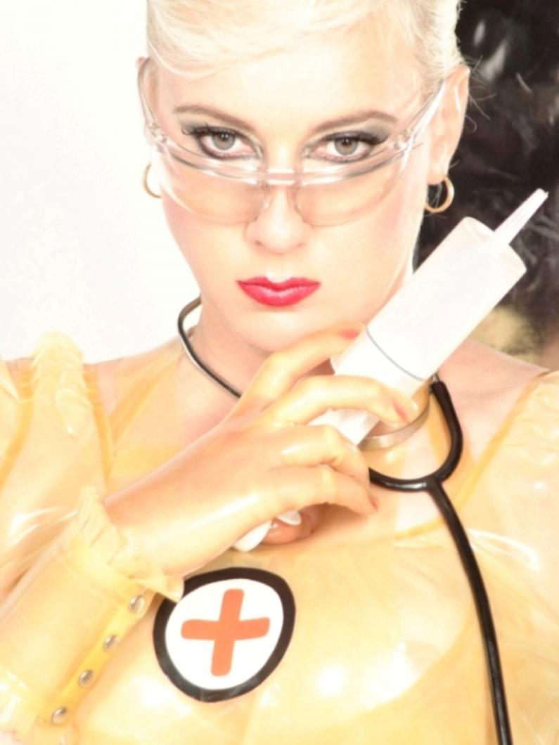 Domina Klinikerin Kaviar Diva Latex Schluessel Herrin Intox Queen - photo 8