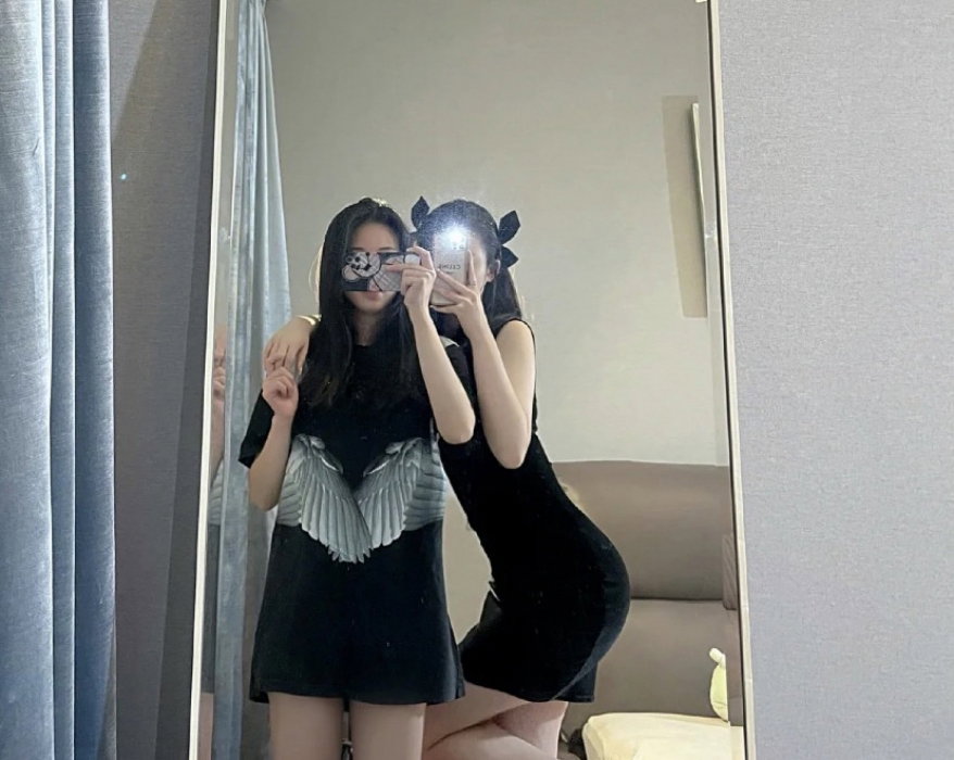 Yoona & Kim "duo with girl" - foto 1