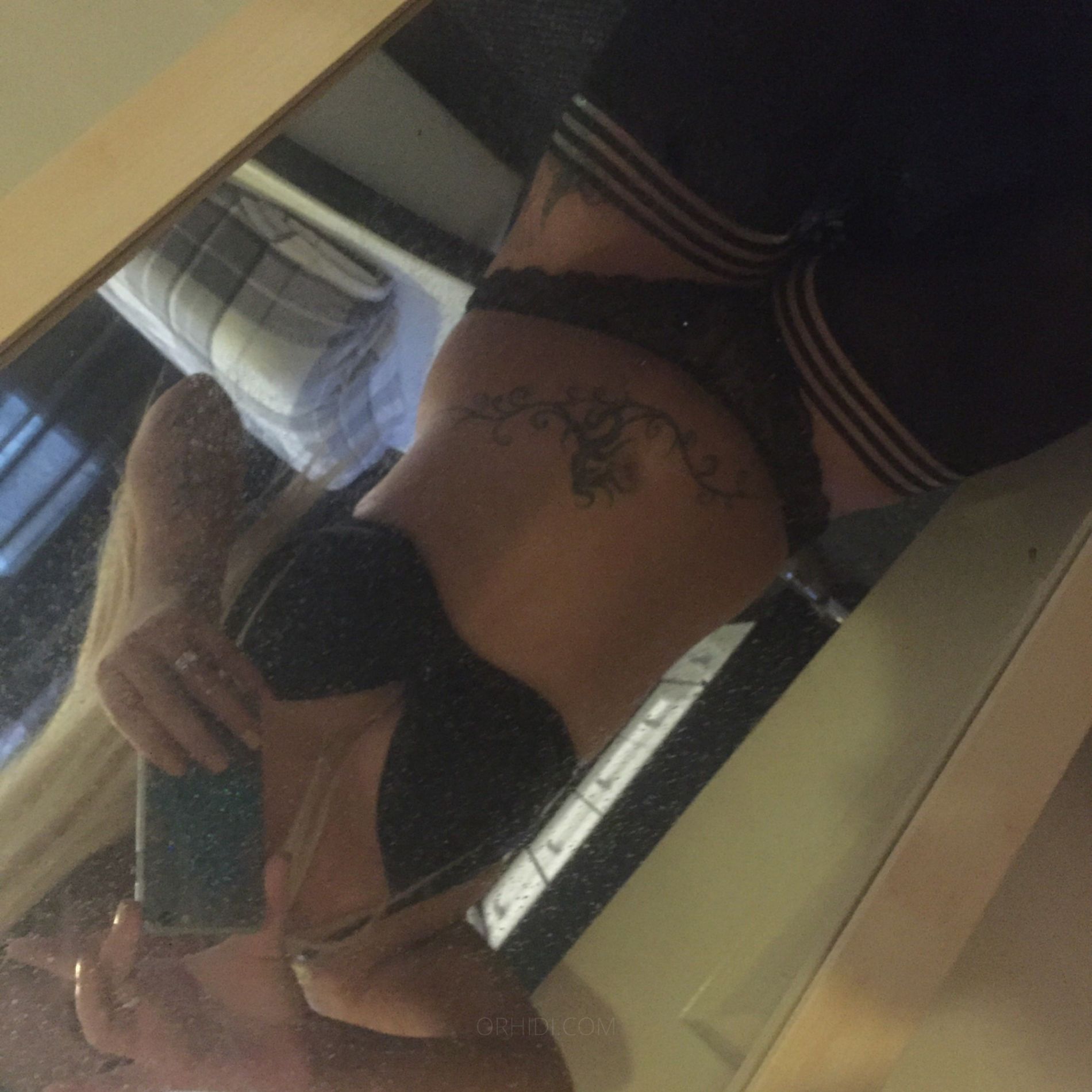 Busty Dana Lee - photo 25