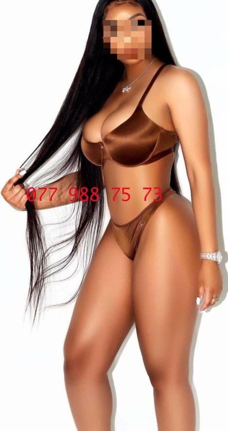 Sexy Latin Bombshell - foto 1