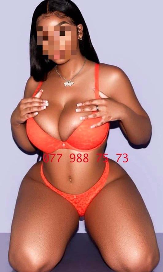 Sexy Latin Bombshell - foto 4