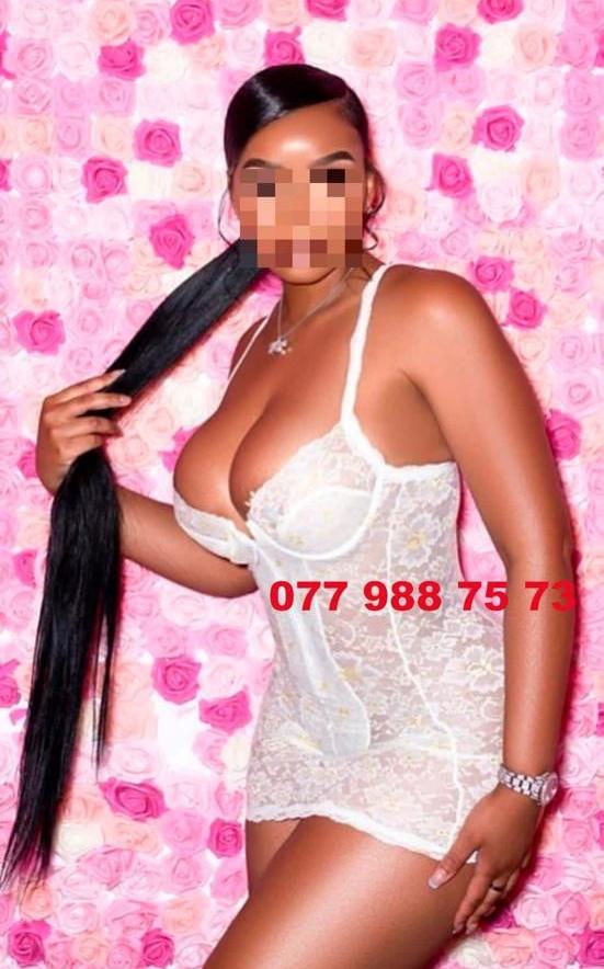 Sexy Latin Bombshell - foto 6