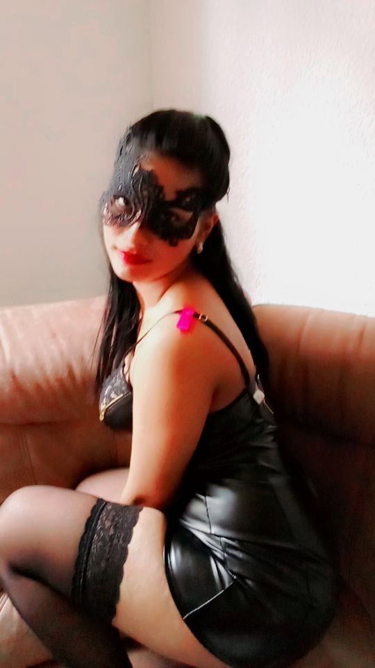 Young Hot Viki - photo 16