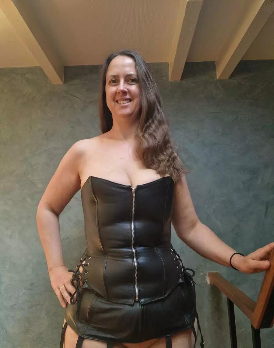 Lizz Heerlijke Erotische Massage Met Intiem - photo 4