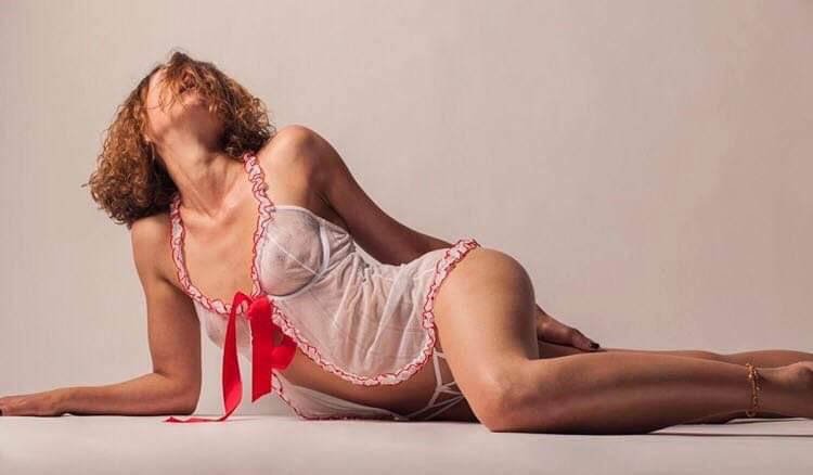 Nikole Erotische Massage - photo 1
