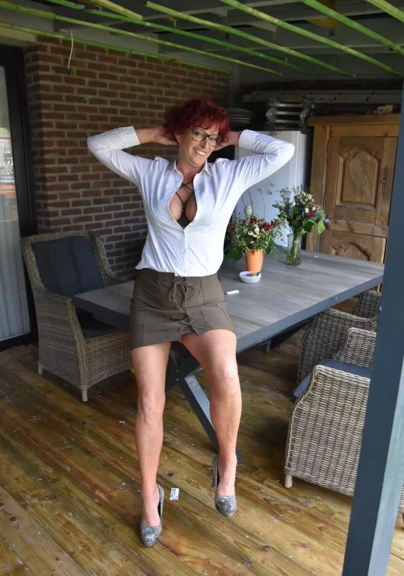 Vlaamse Bi Milf En Airco Staat Aan - photo 2