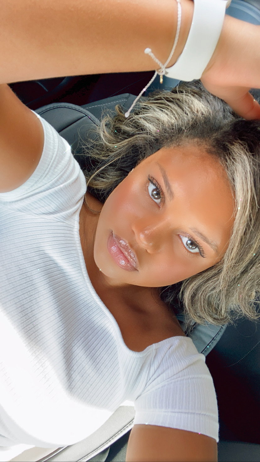 Ember Summers - foto 1